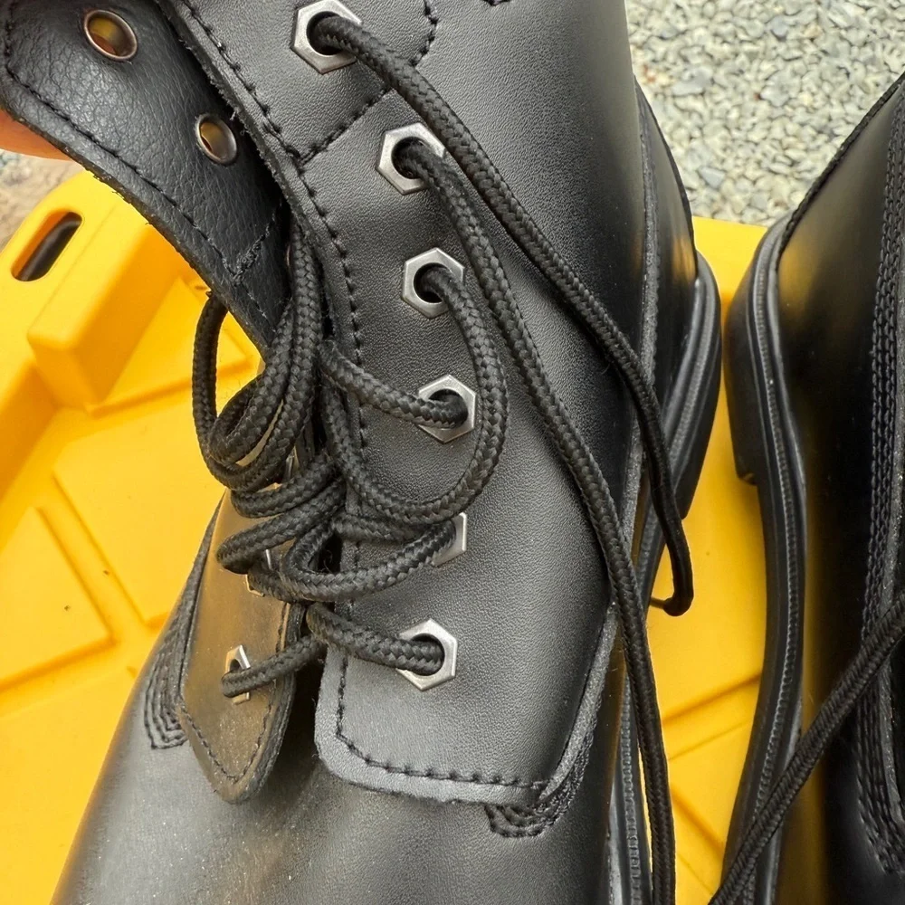Genuine Grip 7160 Men’s Sz 13  Black Leather Work Boots with Sturdy Soles